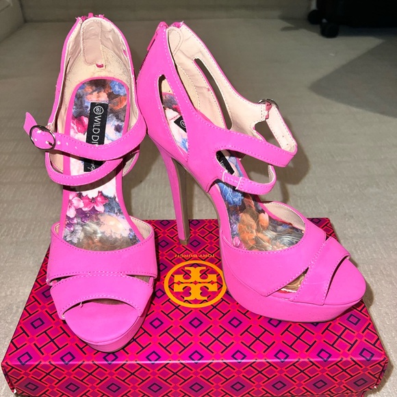 Hot Pink WildDive Heels - Picture 1 of 5